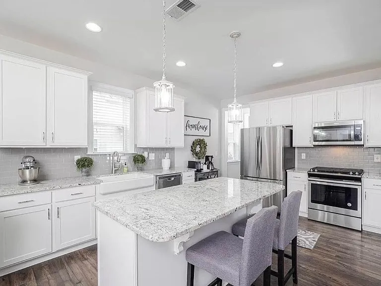 301 Porter Hill Dr — Photo 4