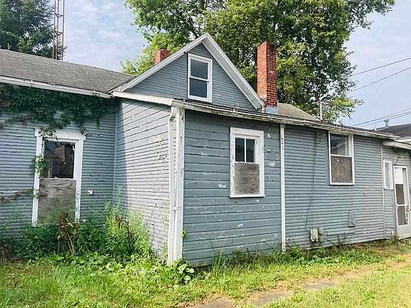 3rd image of 102 E Cherry St
