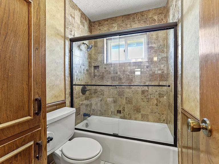 12869 FM 1385 — Photo 22