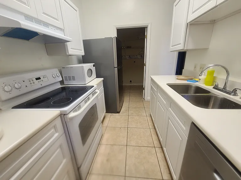 2842 SW 38th Pl — Photo 9