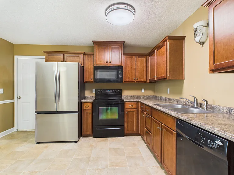 129 Grandview Dr — Photo 11