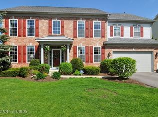 34068 N Wooded Glen Dr, Grayslake, IL 60030