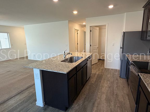 4th image of 526 W Black Hawk Pl