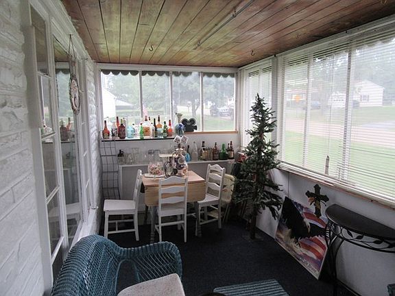 3rd image of 4093 Rockwell Ave