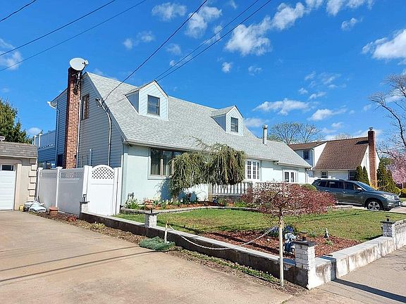 4th image of 1064 Washington Ave