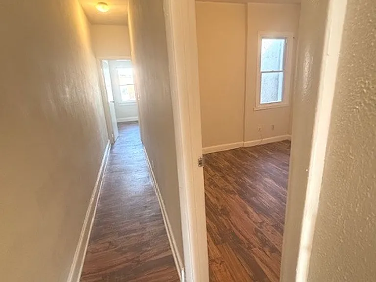 2518 W Fairmount Ave — Photo 13