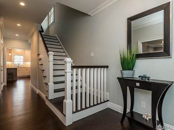 3rd image of 39 Fairview Ave