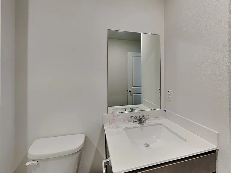 713 Glover Dr — Photo 16
