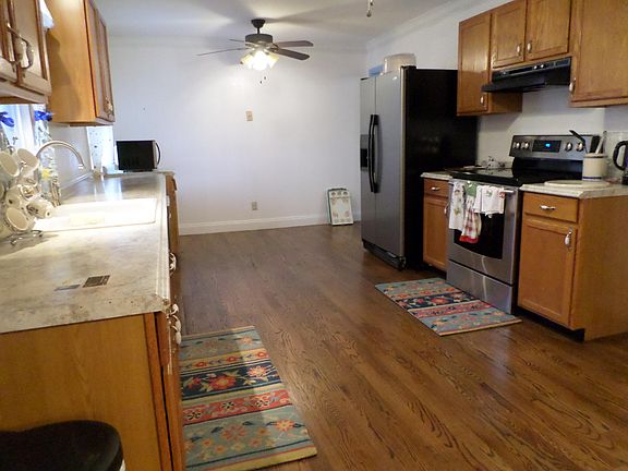 2nd image of 205 E King Dr