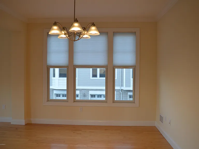 606 Park Ave — Photo 14
