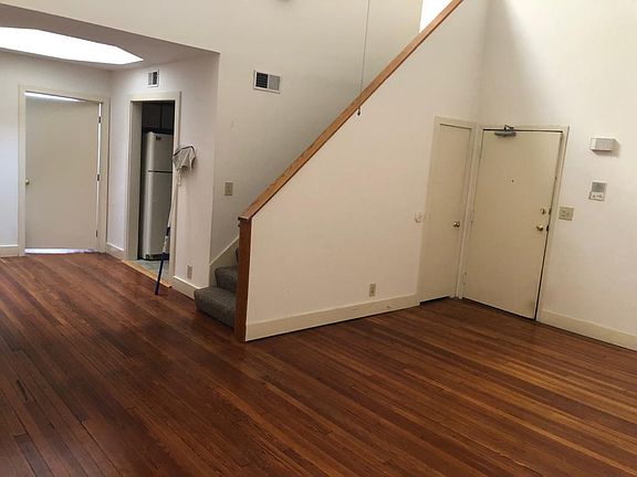 4th image of 334 Saint Clair St APT A