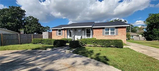 8009 Karen St — Photo 2