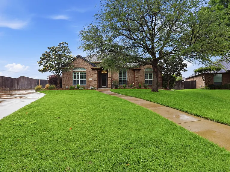 1404 Chaucer Dr — Photo 28