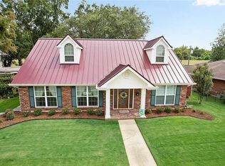 7612 Stoneleigh Dr, Harahan, LA 70123