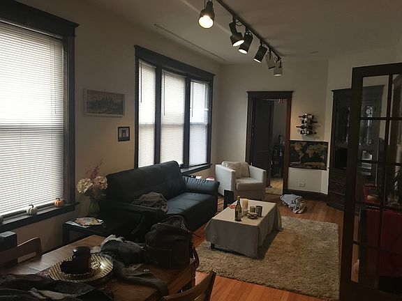3rd image of 3762 N Kenmore Ave APT 1S