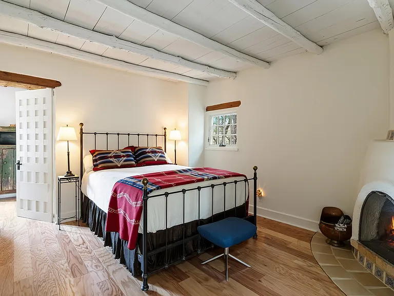 100 Tesuque Village Rd — Photo 16