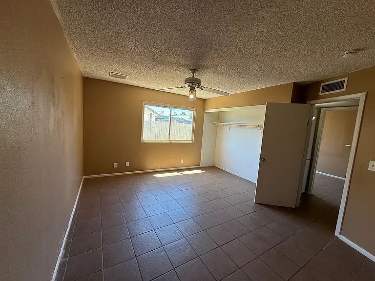 8318 W Fairmount Ave — Photo 11