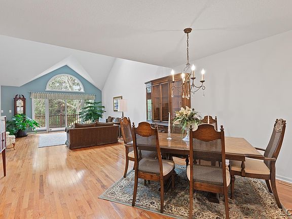 4th image of 830 Richlyn Dr