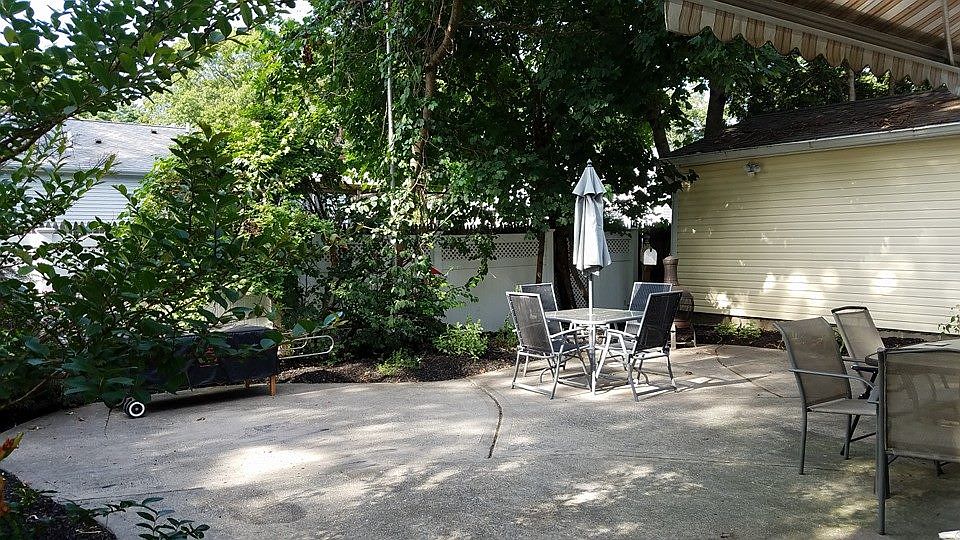 1st image of 231 Iroquois St