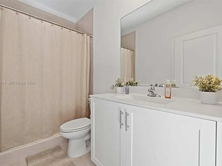 20655 NE 7th Pl — Photo 4