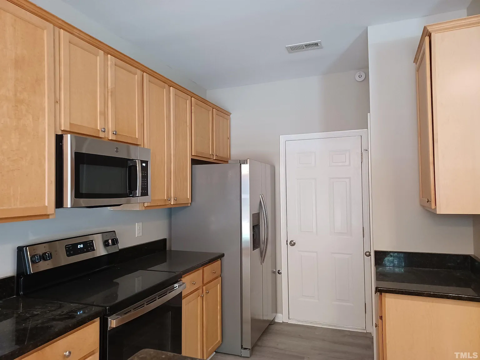 3 bed, 2.5 bath, 1675 sqft, $2,195 — Photo 4