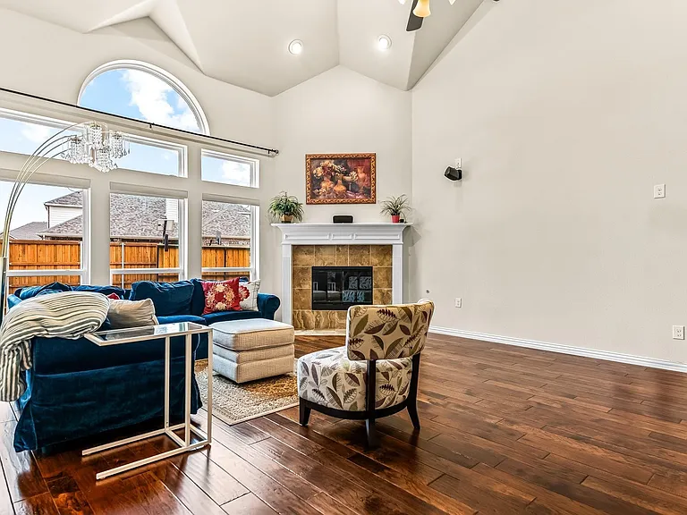 12467 Fallcreek Dr — Photo 2