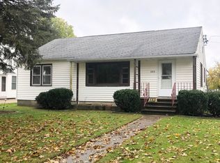 203 Sherman Ave, Dixon, IL 61021