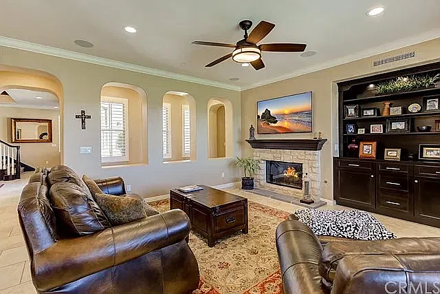 5 bed, 4.5 bath, 3465 sqft, $10,000 — Photo 2