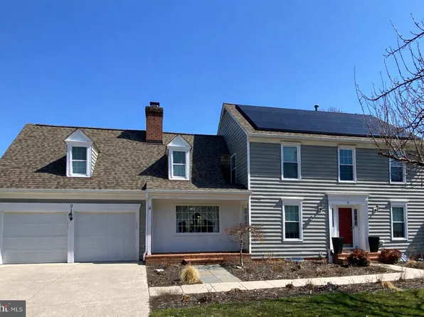 9 Midsummer Ct, Gaithersburg, MD 20878