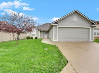 517 Neptune Dr, Raymore, MO 64083