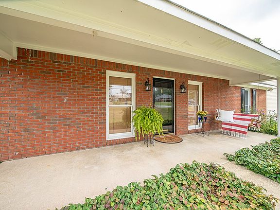 4th image of 529 Lee Road 850