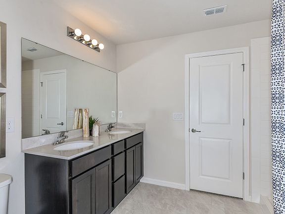 Owner s Bath with Dual Sinks