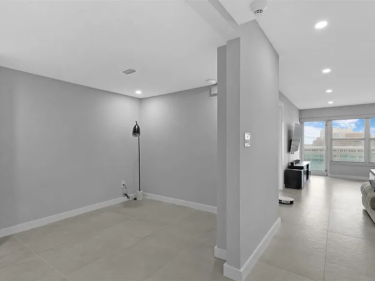 3900 Galt Ocean Dr #2114 — Photo 12