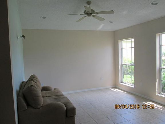 4th image of 244 SW Lake Forest Way