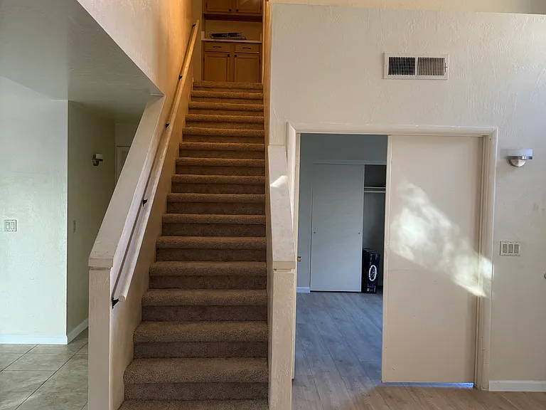 48 W Hancock Ave — Photo 18