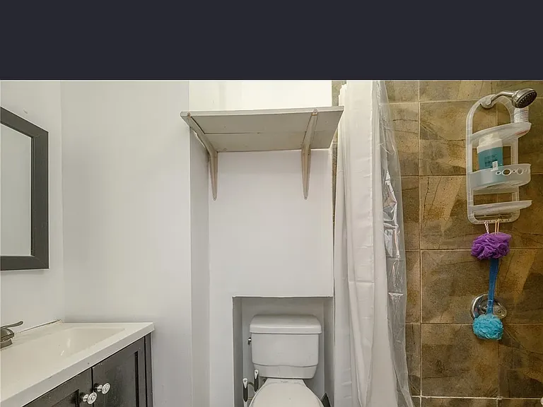 1850 Penthley Ave — Photo 1