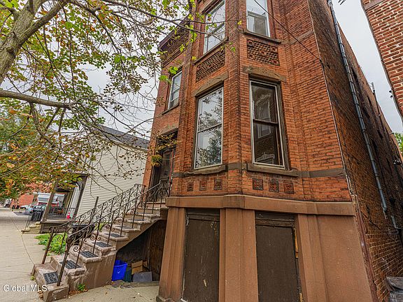 3rd image of 3334 6th Avenue