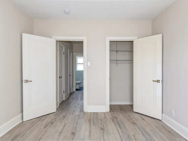 4963 Winona Ave — Photo 8
