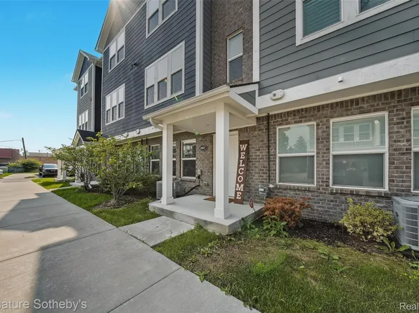 2927 Artemis Dr, Troy, MI 48085