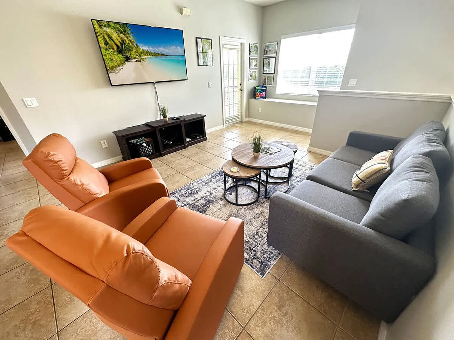 3 bed, 2.0 bath, 1420 sqft, $5,070 — Photo 2