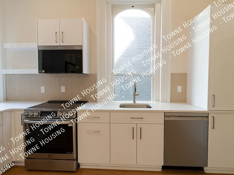 17 N Pearl St #2 — Photo 5