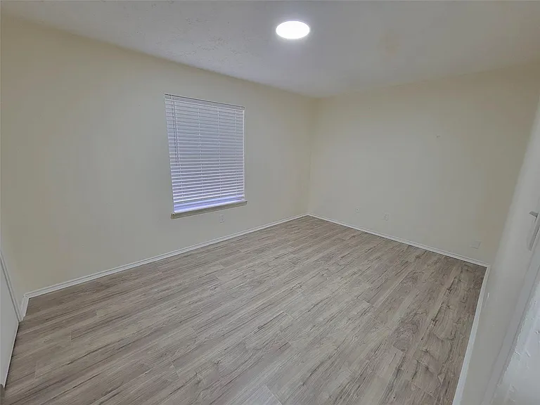 2034 Village Park Dr — Photo 20