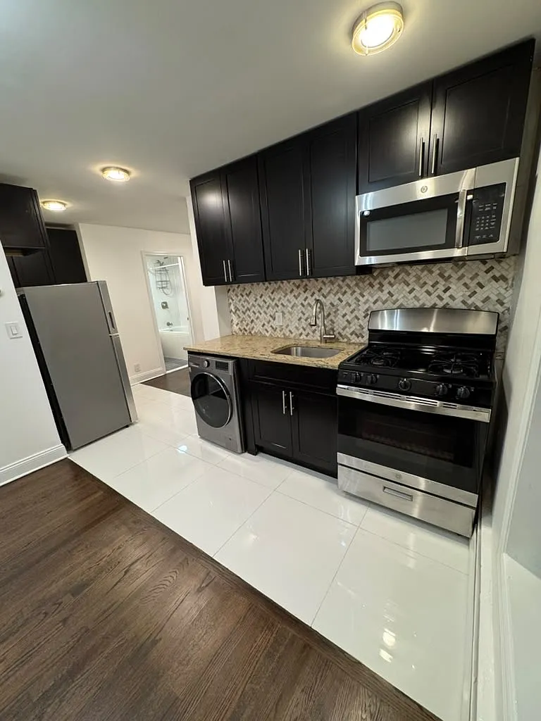 3 bed, $2,934 — Photo 1