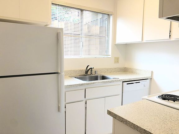 4th image of 2421 E St APT 7
