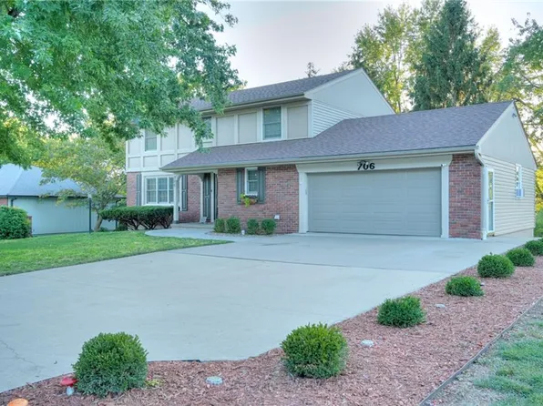 706 W Stonecrest Cir, Saint Joseph, MO 64506
