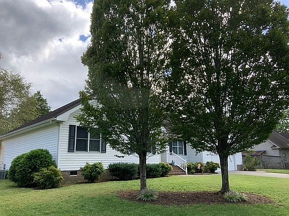 3rd image of 425 Southern Oaks Dr