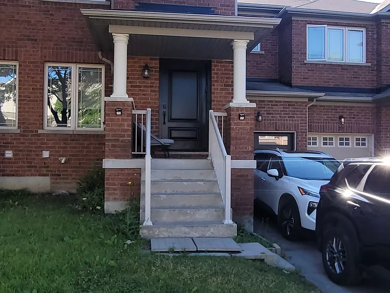 20 Winisk St — Photo 1