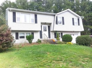 102 Cartpath Dr, Meriden, CT 06450