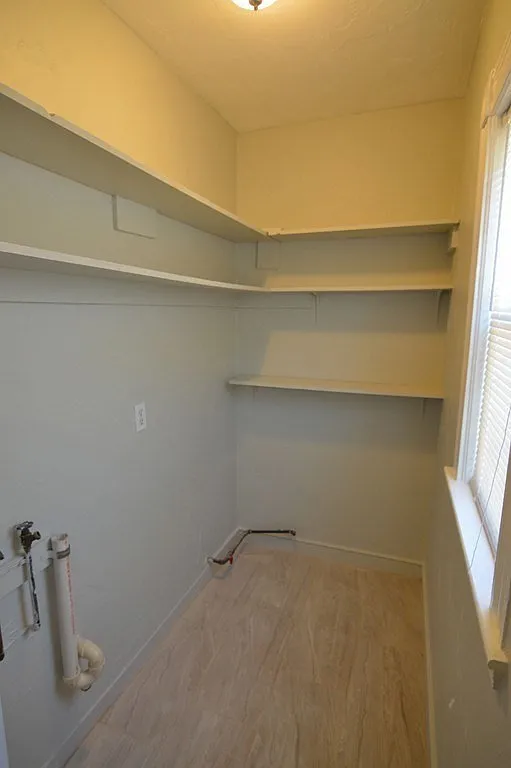 3 bed, 1.0 bath, 1200 sqft, $2,975 — Photo 3