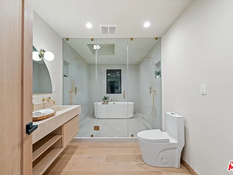 14537 Hesby St — Photo 16